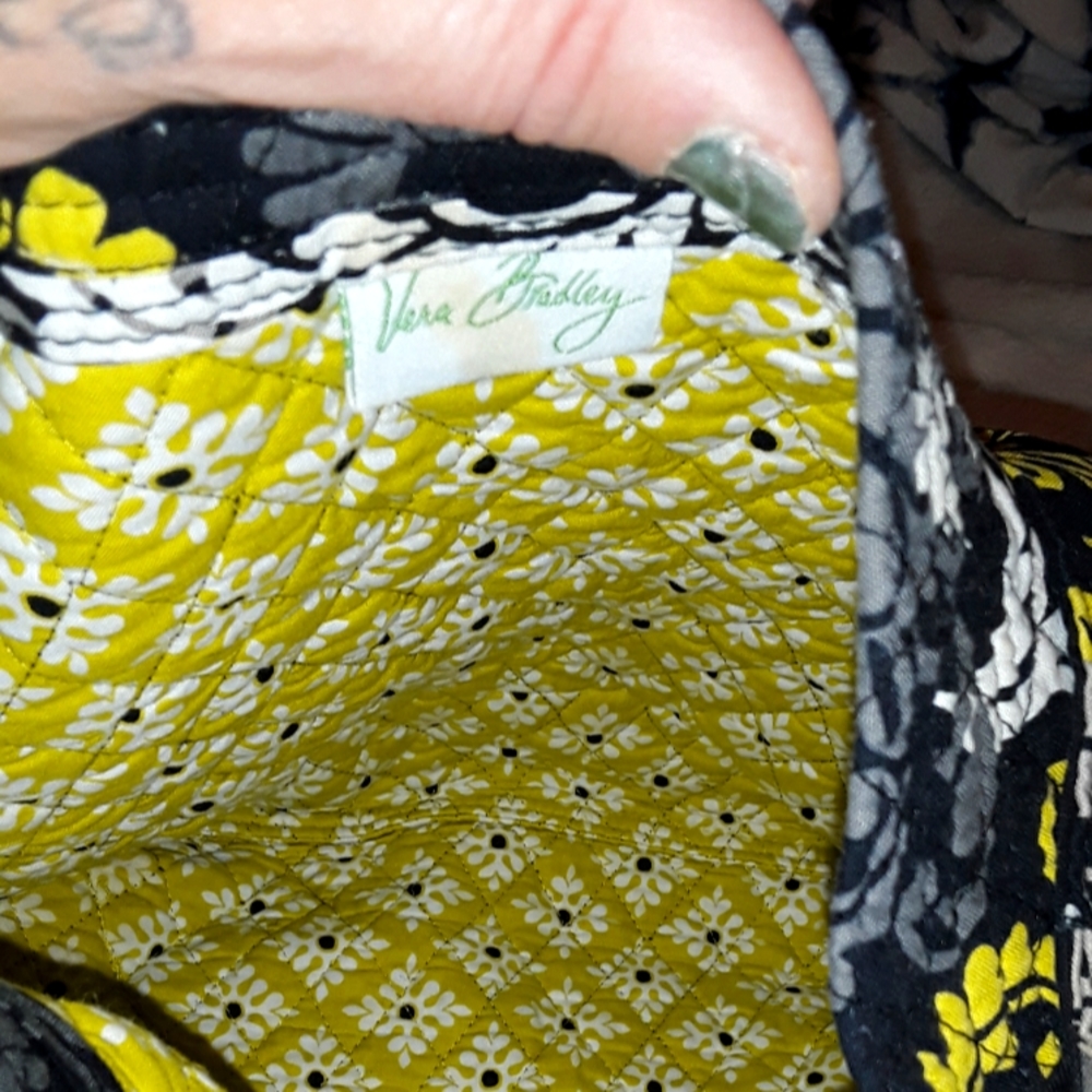 Vera Bradley shoulder bag magnetic closet on top